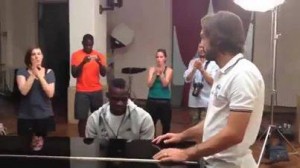 balotelli play piano
