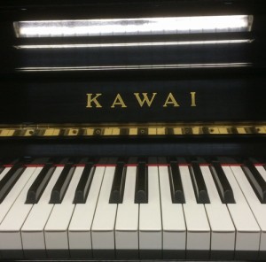 logo đàn piano Kawai BL12