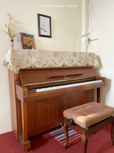 đàn piano cơ bàn giao cho khách